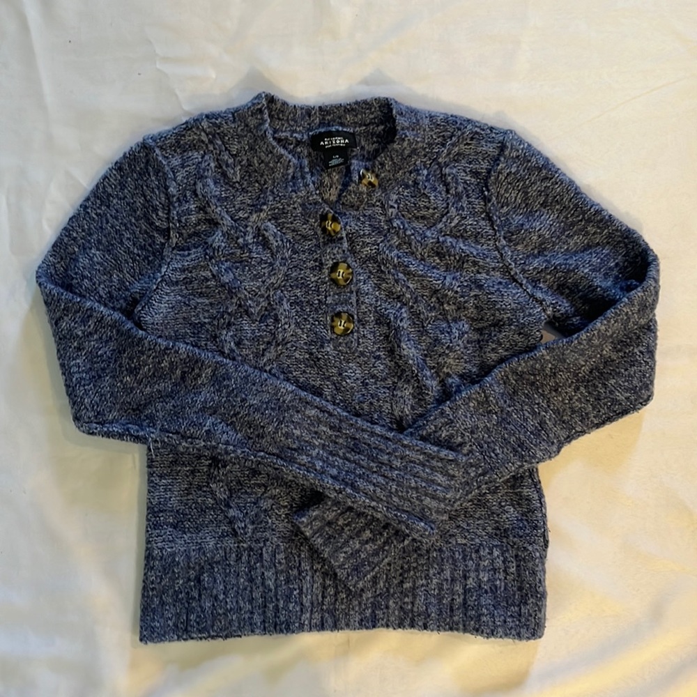 Arizona Jean Co. blue sweater. Size Large.